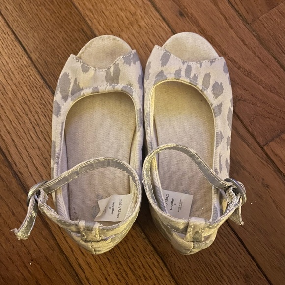 BABY GAP animal print flats with peep hole and ankle straps!  So cute - Picture 3 of 7